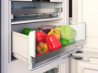 Почему не холодит холодильная камера, а морозилка работает?