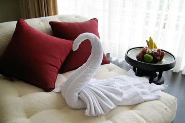 Лебедь из полотенец