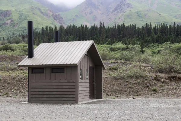 Компостирующий туалет в национальном парке Денали, Аляска