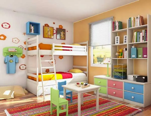 Яркая разноцветная детская комната