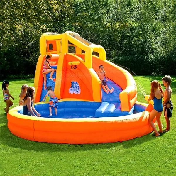 Для деток можно купить настоящий игровой центр в виде надувного бассейна из полиэтилена