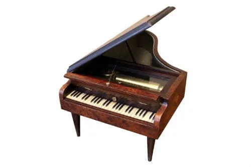 Музыкальная шкатулка в виде рояля