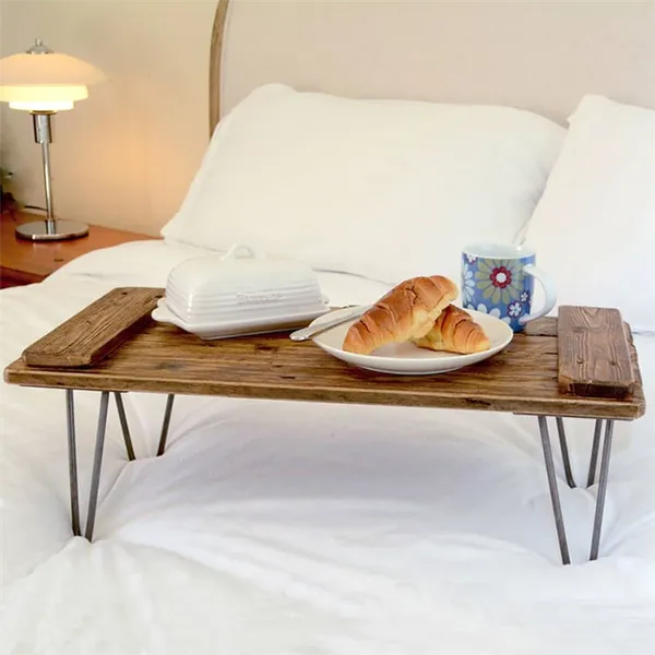 Прямое использование столика для сервировки завтрака в постели