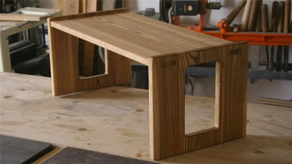 Вот такой простой и красивый столик мы будем делать своими руками